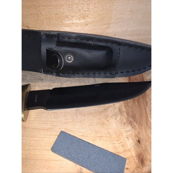 Hunting Knife Stainless With Sharpening Stone - Picture 2 of 9